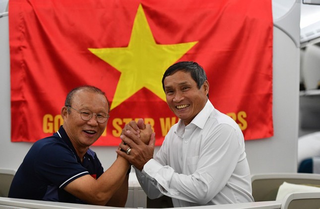 Các nhà vô địch SEA Games về đến Hà Nội ảnh 19