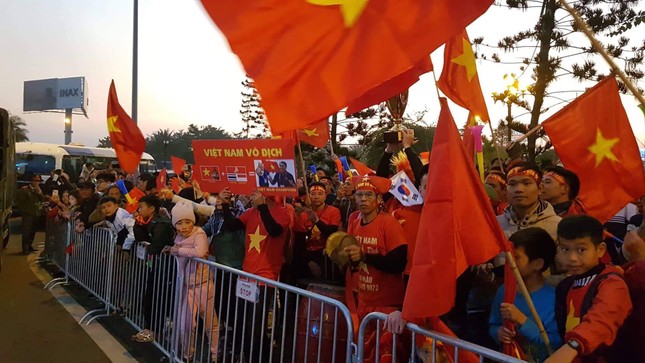 Các nhà vô địch SEA Games về đến Hà Nội ảnh 56