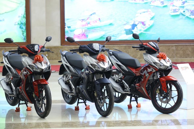 Các nhà vô địch SEA Games về đến Hà Nội ảnh 72