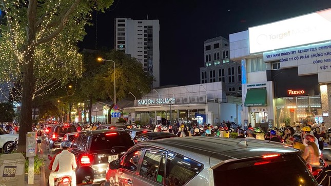 Pháo hoa rực sáng đón năm mới 2020 ảnh 52