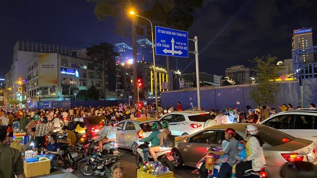 Pháo hoa rực sáng đón năm mới 2020 ảnh 53