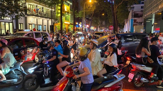 Pháo hoa rực sáng đón năm mới 2020 ảnh 50