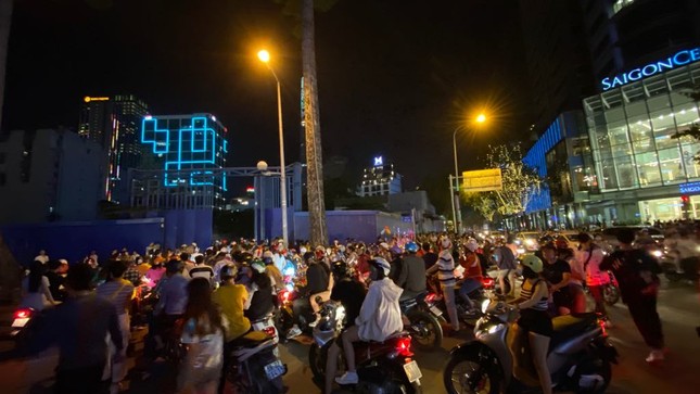 Pháo hoa rực sáng đón năm mới 2020 ảnh 51