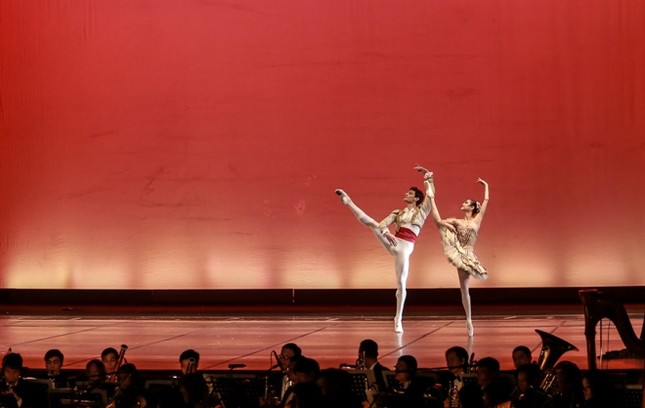 Xem Paris Ballet- kẻ rưng rưng người… buồn ngủ ảnh 2