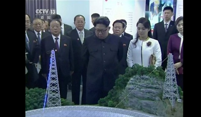 Vợ Kim Jong-un ‘đốn tim’ dân mạng Trung Quốc nhờ gu ăn mặc tinh tế ảnh 1