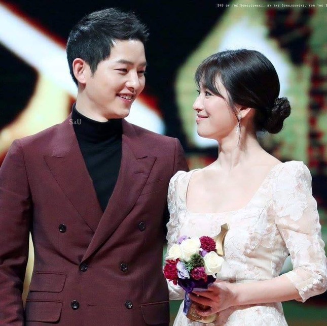 So độ giàu có của cặp Song-Song và Phạm Băng Băng-Lý Thần đều chia tay cùng ngày ảnh 1
