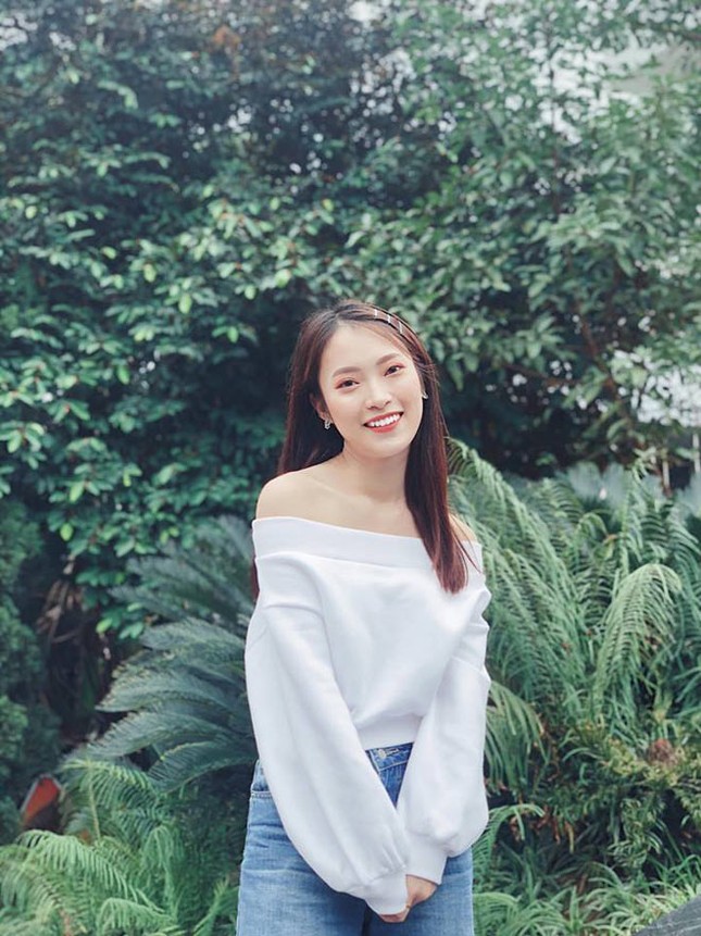 Đến nhà bà Tân Vlog 'ăn chực', ba cô gái xinh đẹp khiến dân mạng 'săn lùng' ảnh 10