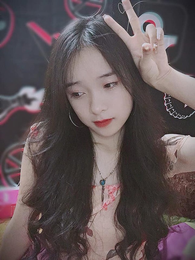 Đến nhà bà Tân Vlog 'ăn chực', ba cô gái xinh đẹp khiến dân mạng 'săn lùng' ảnh 4