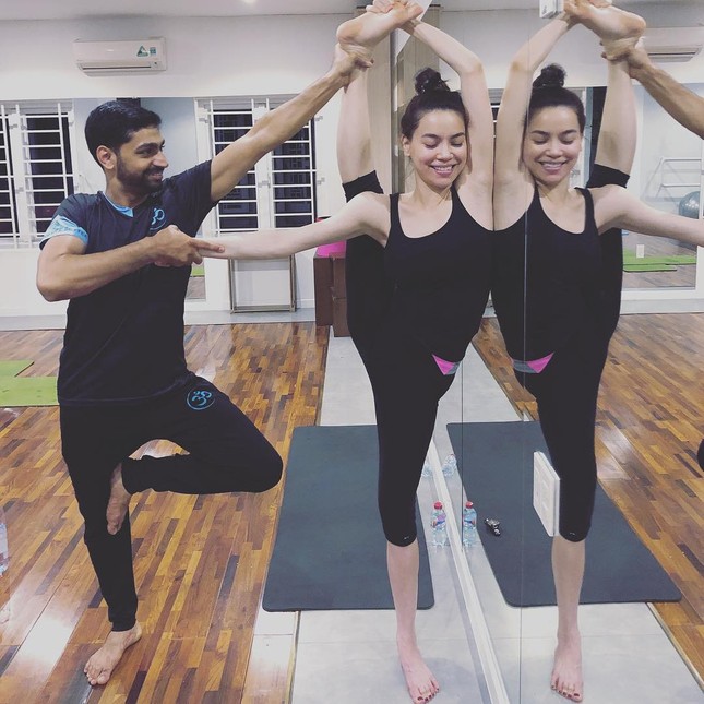Đăng ảnh tạo dáng yoga độ khó cao, Hồ Ngọc Hà bị chê ‘giống đàn ông’ ảnh 6