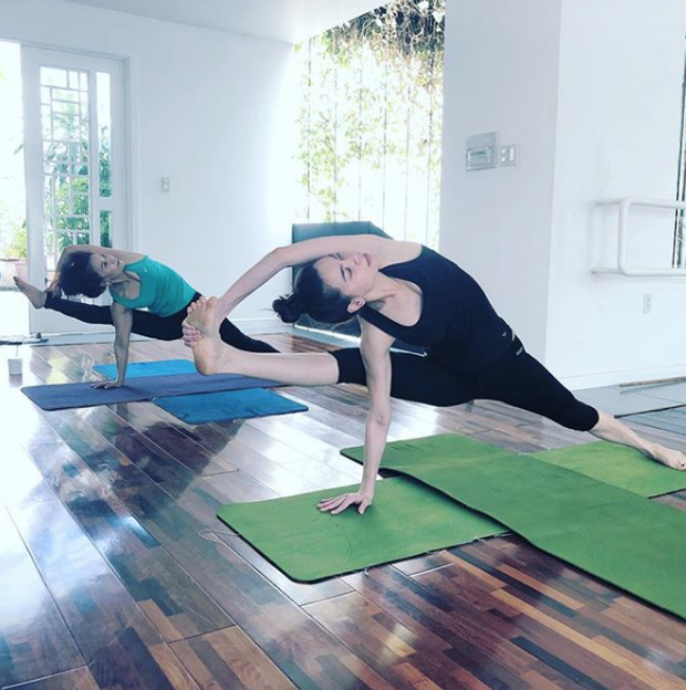 Đăng ảnh tạo dáng yoga độ khó cao, Hồ Ngọc Hà bị chê ‘giống đàn ông’ ảnh 5