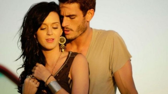 Mẫu nam tố Katy Perry quấy rối nghiện đăng ảnh khoả thân ảnh 3
