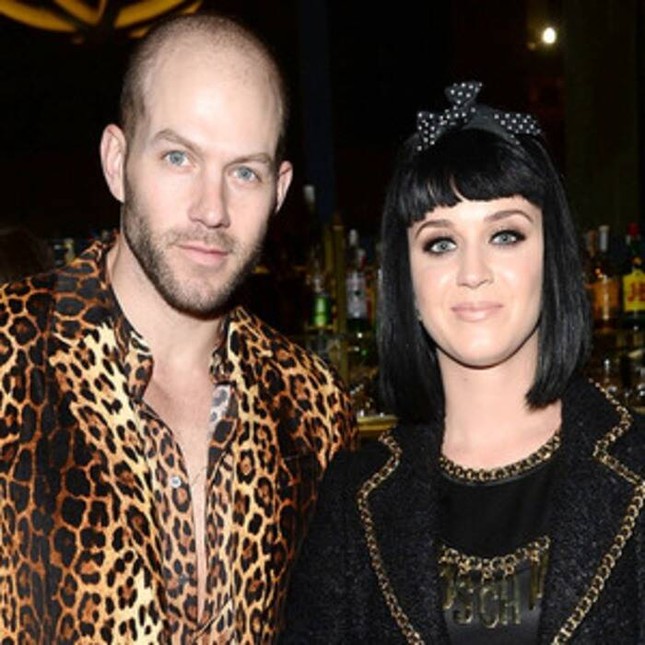 Mẫu nam tố Katy Perry quấy rối nghiện đăng ảnh khoả thân ảnh 4