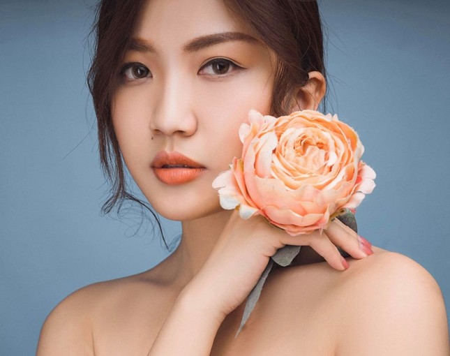 Vẻ ngoài nóng bỏng, yêu kiều của 'tiểu tam' đáng ghét hơn Nhã ‘Về nhà đi con’ ảnh 7