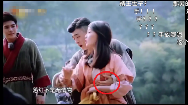 Sao nữ Trung Quốc bị nam đồng nghiệp sàm sỡ vòng một ngay trước ống kính ảnh 2