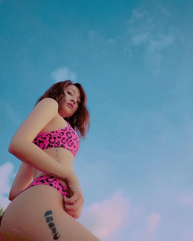 Bảo Anh khoe vòng ba căng mẩy với bikini họa tiết da báo ảnh 2