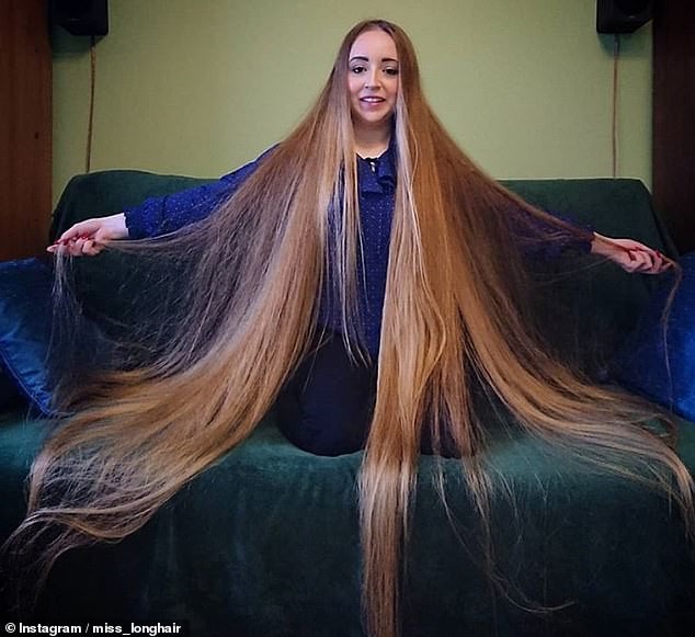 Choáng với má tóc dài gần 1m60 của nàng Rapunzel đời thực ảnh 3