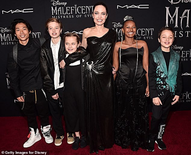 Angelina Jolie hiếm hoi nói về việc ly hôn Brad Pitt: ‘Đó là quyết định đúng đắn’ ảnh 2