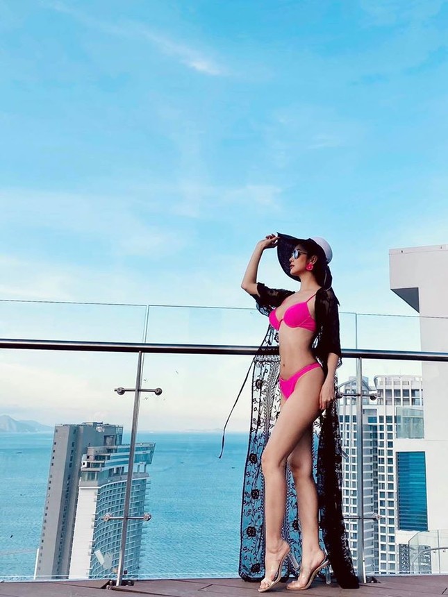 Ngây ngất đường cong ‘gái 4 con vẫn mòn con mắt’ của Jennifer Phạm ảnh 1