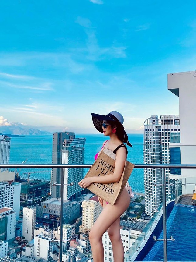 Ngây ngất đường cong ‘gái 4 con vẫn mòn con mắt’ của Jennifer Phạm ảnh 6