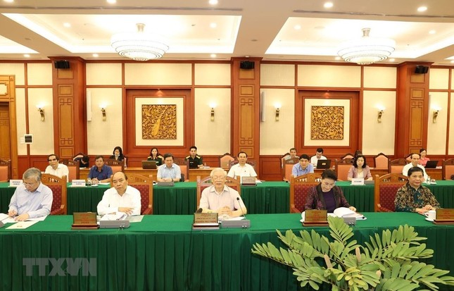 Bộ Chính trị làm việc với Thường vụ Quân ủy Trung ương ảnh 1