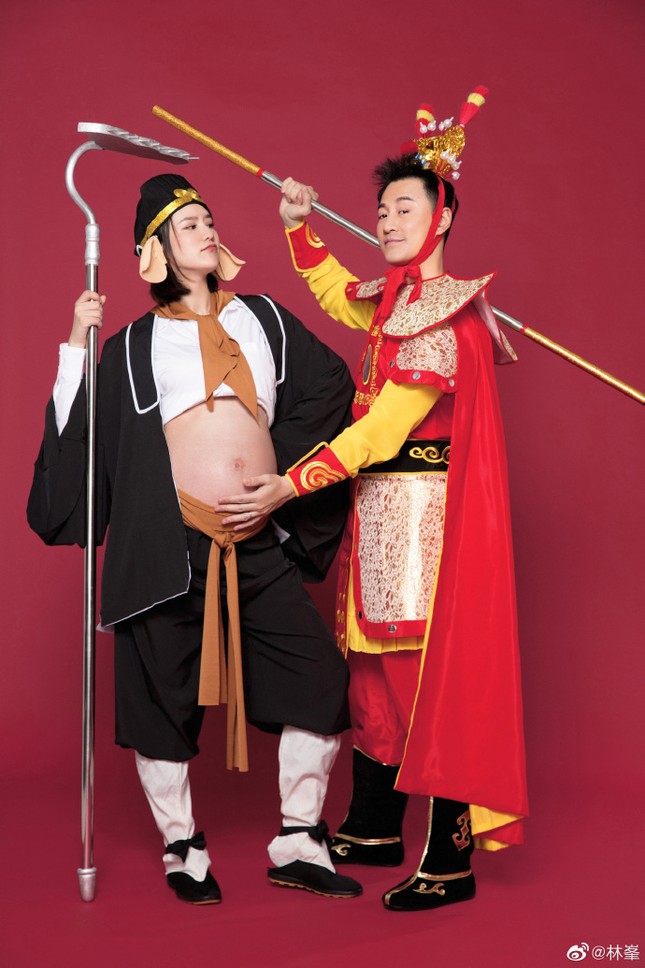 Báo tin vợ sinh, Lâm Phong khoe luôn bộ ảnh bầu ‘Ngộ Không – Bát Giới’ ảnh 2