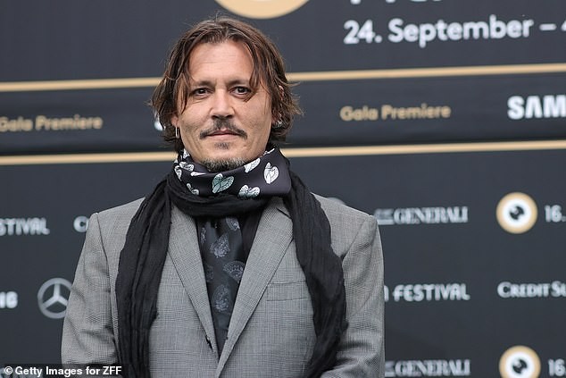 Bị mất vai vì mang tiếng ‘kẻ đánh vợ’, Johnny Depp vẫn nhận đủ lương 8 con số ảnh 1