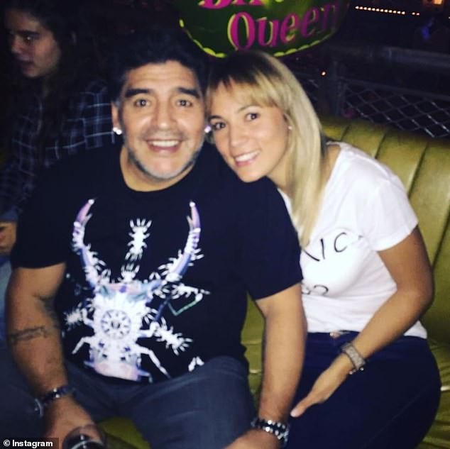 Không được vào viếng, tình cũ từng khiến Maradona điêu đứng khóc lóc và thấy 'ô nhục' ảnh 5