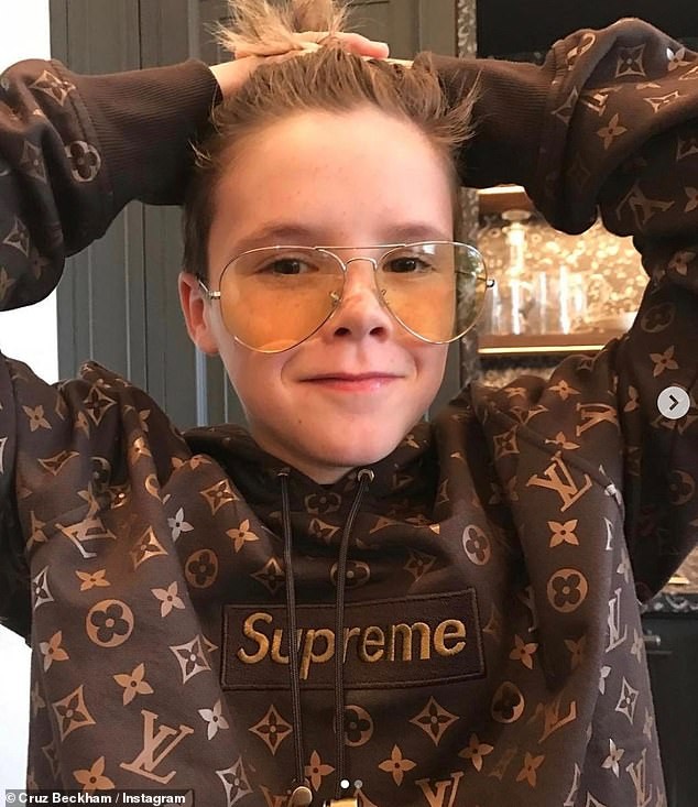 Dân mạng ‘dậy sóng’ vì chiếc áo cũ của cậu út nhà David Beckham được bán giá hơn 3 tỷ đồng ảnh 2