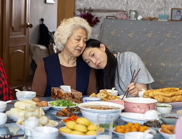 Sao gốc Á làm nên lịch sử tại Quả cầu vàng nhận giải thưởng ‘Phụ nữ của năm’ ảnh 3