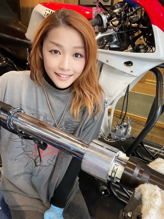 Sốc khi ‘nữ thần motor’ Nhật Bản lại là người đàn ông trung niên ảnh 2