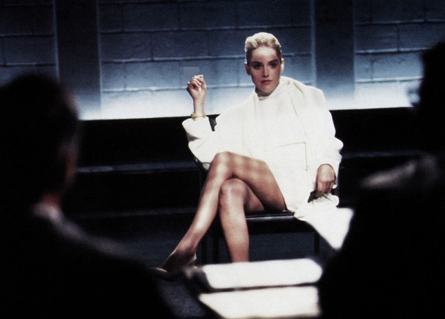 Sharon Stone tiết lộ sự thật đằng sau cảnh ‘lộ hàng’ trong phim Bản năng gốc ảnh 2