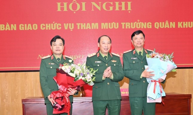 Bản tin 8H: Bổ nhiệm Tư lệnh; Tham mưu trưởng; Phó Chính ủy Quân khu 4 ảnh 1