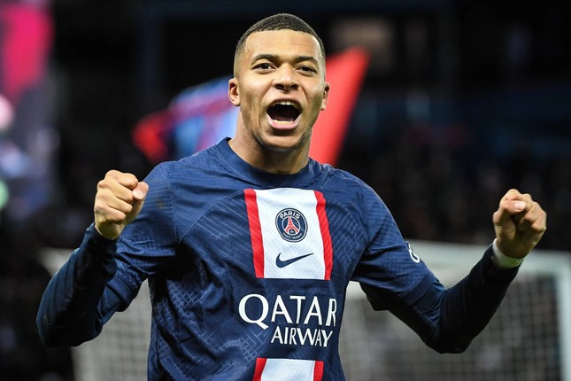 How does Kylian Mbappé earn and spend a fortune of $150 million?  photo 1