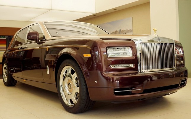 Đấu giá Rolls-Royce Phantom lần thứ 7, giá giảm gần 12 tỷ đồng ảnh 1