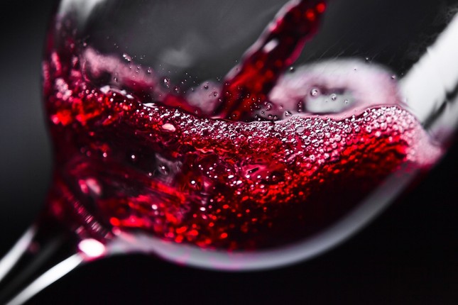 Tại sao rượu vang đỏ giúp tăng cường ham muốn tình dục ở cả nam và nữ? ảnh 2