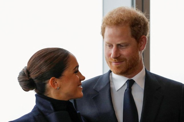 Vợ chồng Beckham cạch mặt Harry và Meghan ảnh 2