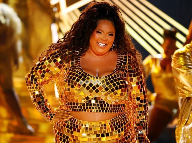 Lizzo bị nhiều người kiện vì sở thích bệnh hoạn trong khu đèn đỏ ảnh 1