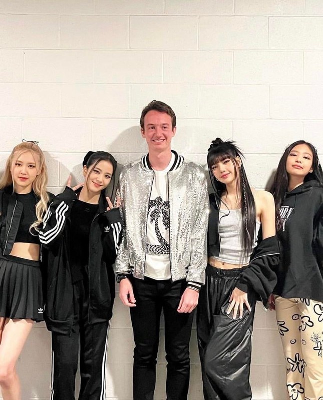 Nghi vấn Lisa (BlackPink) một mình rời Việt Nam để đi chơi với con trai tỷ phú ảnh 3