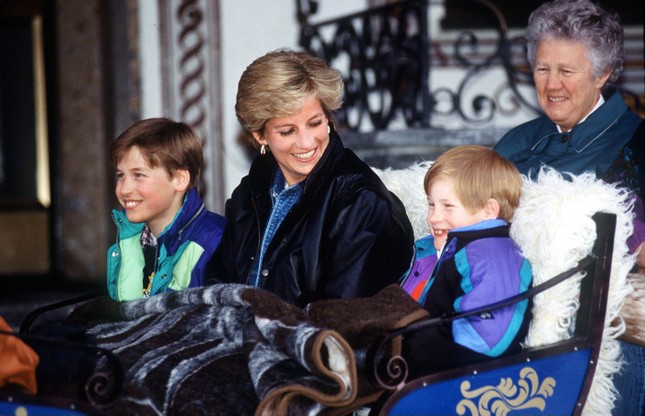 Tại sao William và Kate không được ngồi ăn cùng 3 con? ảnh 2