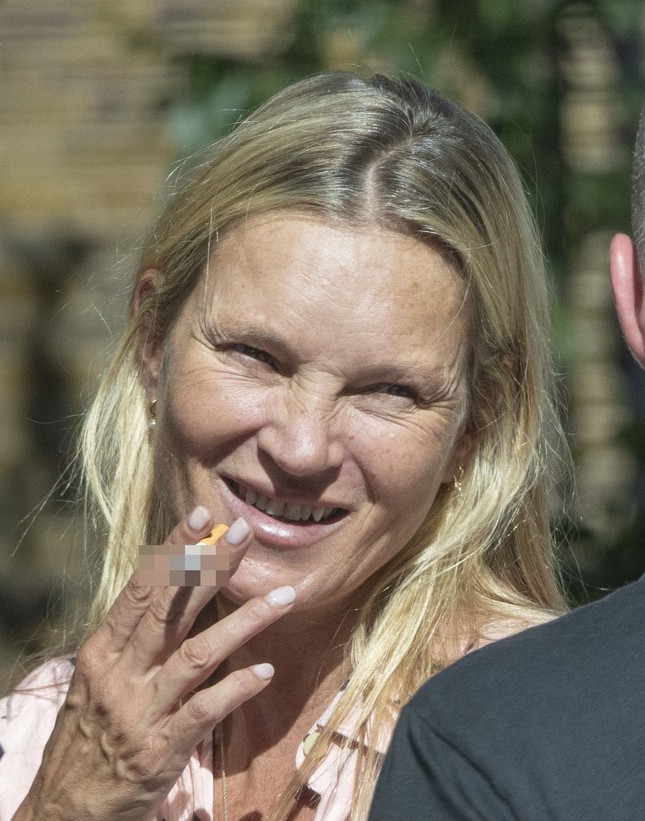 Không thể nhận ra siêu mẫu hàng đầu Kate Moss ảnh 2