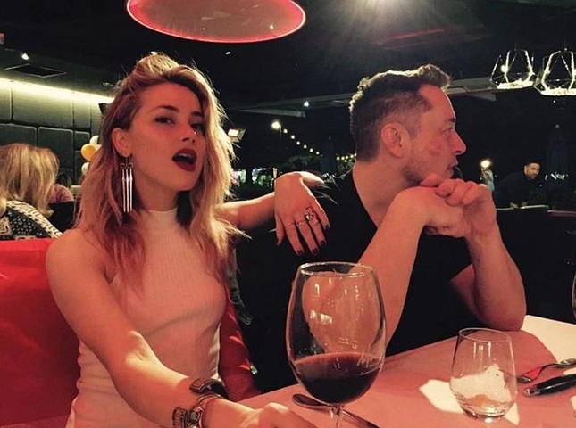 Elon Musk bất ngờ chia sẻ ảnh riêng tư của Amber Heard ảnh 2