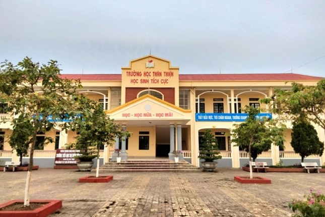 Gần 30 học sinh ngộ độc sau khi liên hoan Trung thu ảnh 1