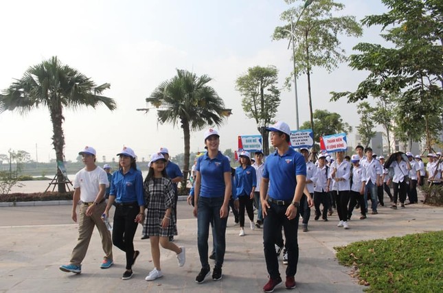 Hoa hậu Ngọc Hân cùng đoàn viên, thanh niên 'đi bộ vì cộng đồng' ảnh 2