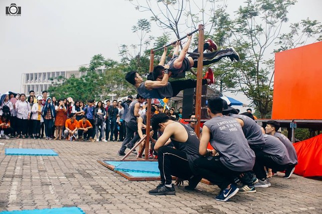 Hà Nội: Sinh viên ĐH FPT háo hức chờ đợi đại nhạc hội "Đêm đừng đỡ" ảnh 4