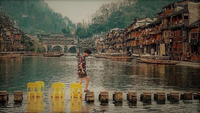 Dân mạng "cười mệt nghỉ" với bức ảnh "Phượng Hoàng Cổ Trấn" giữa lòng Hà Nội ảnh 4