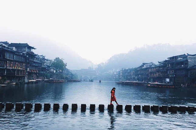Dân mạng "cười mệt nghỉ" với bức ảnh "Phượng Hoàng Cổ Trấn" giữa lòng Hà Nội ảnh 1