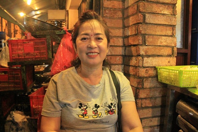 Lẩu bò "khu nhà cháy" nghe lạnh sống lưng khiến người Sài Gòn hiếu kỳ ảnh 6