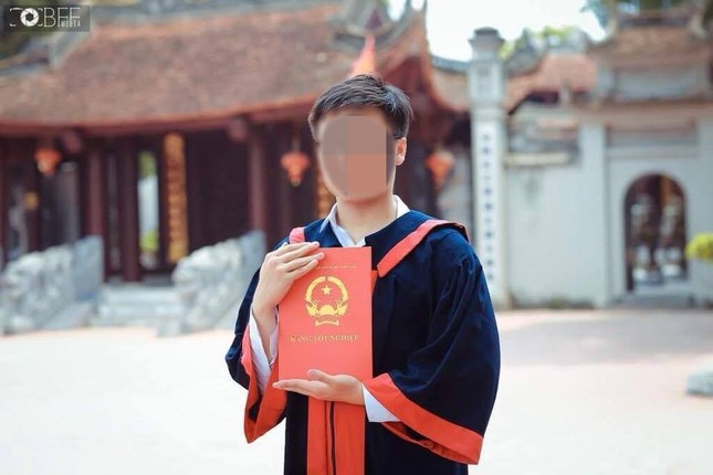 Phát hiện thi thể nam sinh ĐH Ngoại thương trong tư thế treo cổ trên bãi đất trống ảnh 1