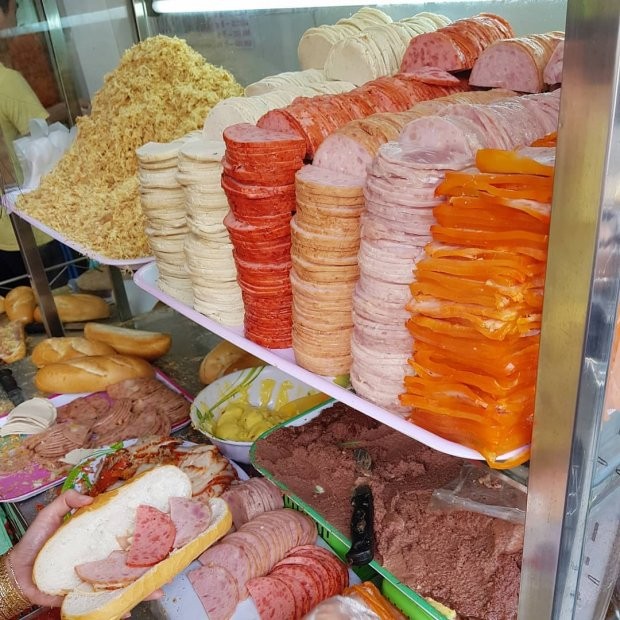 Giá mắc "cắt cổ" nhưng những hàng quán này ở Sài Gòn vẫn luôn đông khách tấp nập ảnh 4