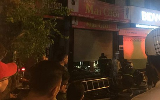Hà Nội: Cháy lớn tại phố Trần Hưng Đạo, cứu sống 5 người bị mắc kẹt ảnh 2